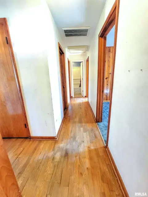 834 E 4th St, Flora, IL 62839 photo 32