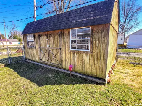 834 E 4th St, Flora, IL 62839 photo 54