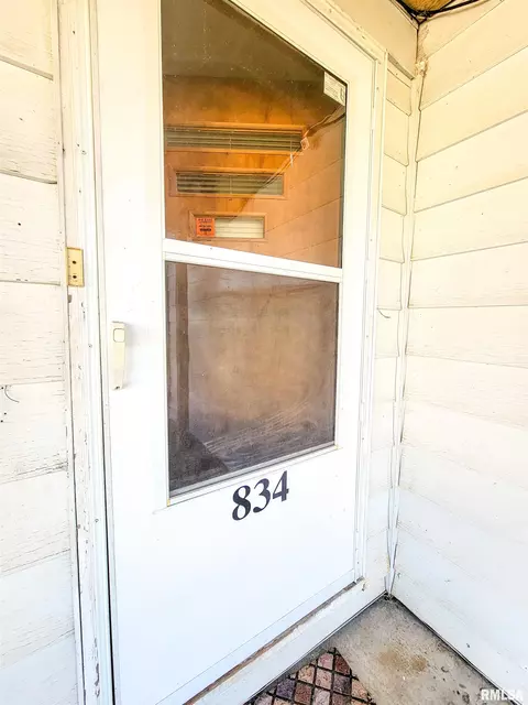 834 E 4th St, Flora, IL 62839 photo 7