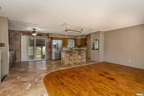204 Lingale Ave, Marion, IL 62959 photo 5