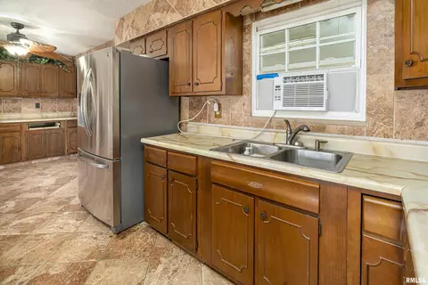 204 Lingale Ave, Marion, IL 62959 photo 10