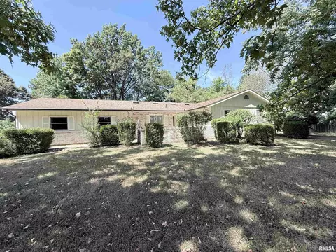 900 N Beadle Dr, Carbondale, IL 62901