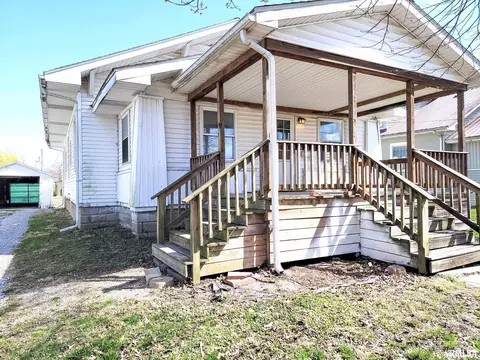 437 S Main St, Flora, IL 62839
