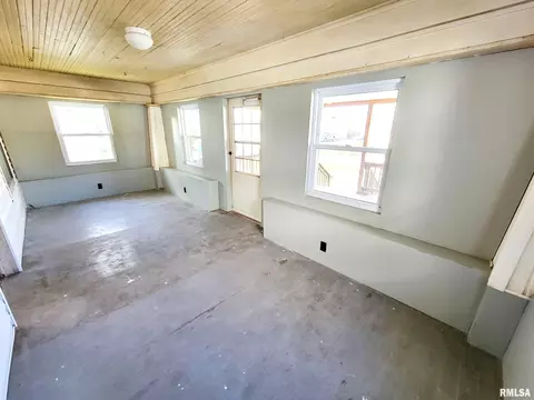 Exterior - 437 S Main St, Flora, IL 62839 photo 6 of 21