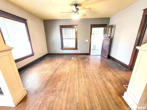 Living - 437 S Main St, Flora, IL 62839 photo 1 of 6