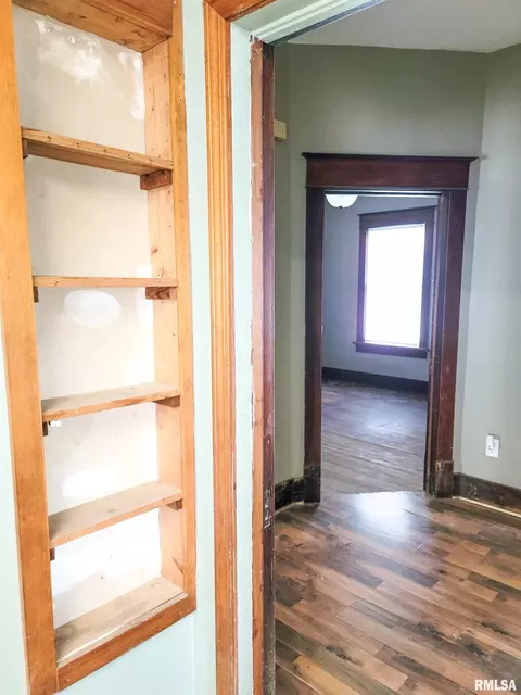 Entry Way - 437 S Main St, Flora, IL 62839 photo 10 of 12