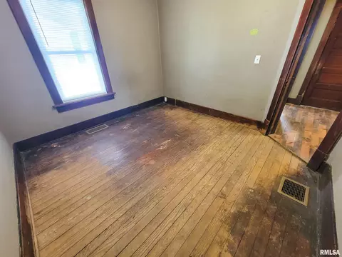 Bedroom - 437 S Main St, Flora, IL 62839 photo 4 of 4