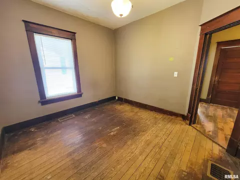 Bedroom - 437 S Main St, Flora, IL 62839 photo 3 of 4