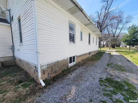 Exterior - 437 S Main St, Flora, IL 62839 photo 15 of 21