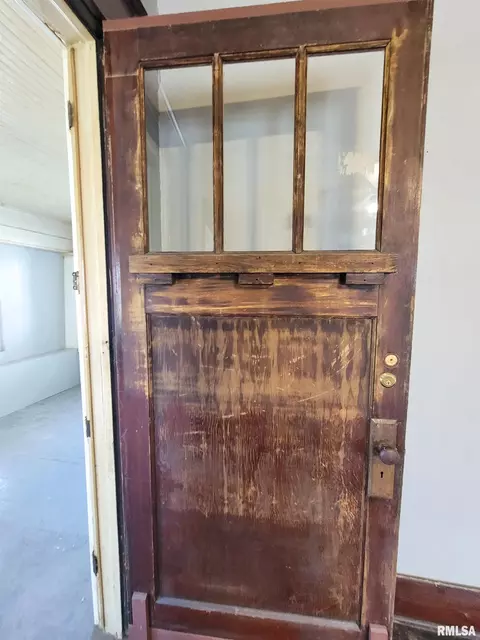 Entry Way - 437 S Main St, Flora, IL 62839 photo 1 of 12