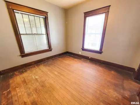 Bedroom - 437 S Main St, Flora, IL 62839 photo 1 of 4