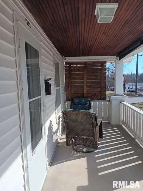 211 Forest St, Anna, IL 62906 photo 2