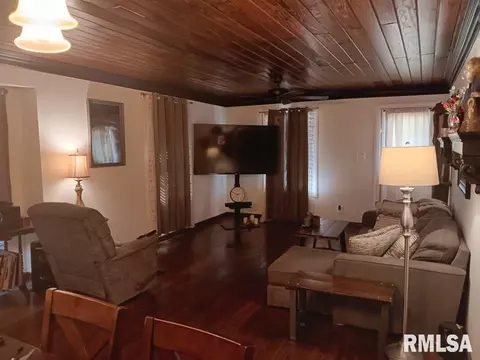 211 Forest St, Anna, IL 62906 photo 5