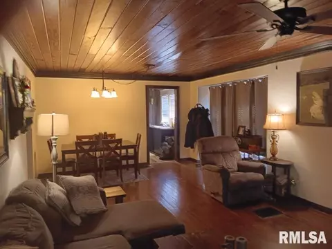 211 Forest St, Anna, IL 62906 photo 3