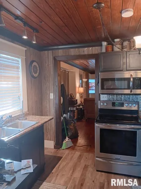 211 Forest St, Anna, IL 62906 photo 8