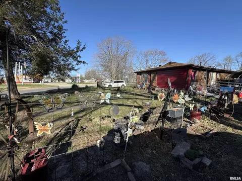 712 E 15th St, Centralia, IL 62801 photo 2