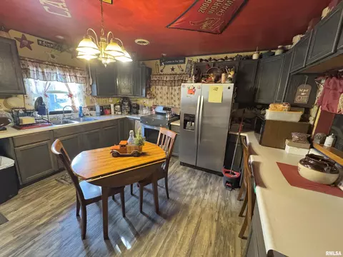 712 E 15th St, Centralia, IL 62801 photo 3