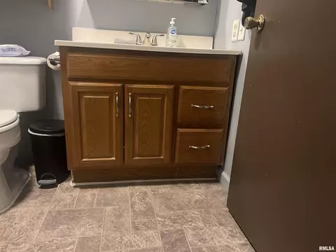 226 E William St, Salem, IL 62881 photo 7