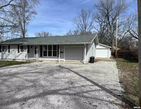 226 E William St, Salem, IL 62881 photo 2