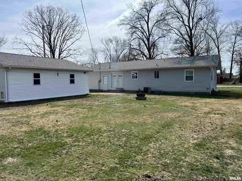 226 E William St, Salem, IL 62881 photo 5