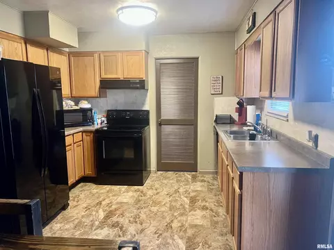 226 E William St, Salem, IL 62881 photo 13
