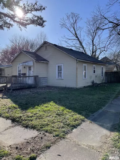 1117 Ophia St, Metropolis, IL 62960