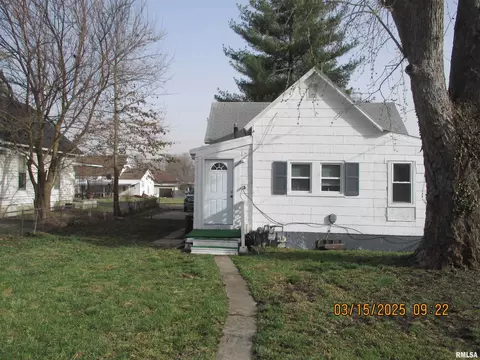 449 Bicknell St, Centralia, IL 62801 photo 2