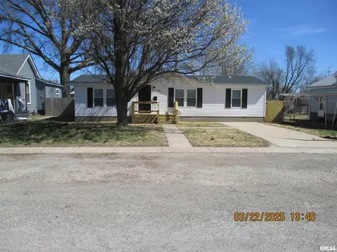 119 N Douglas St, Centralia, IL 62801