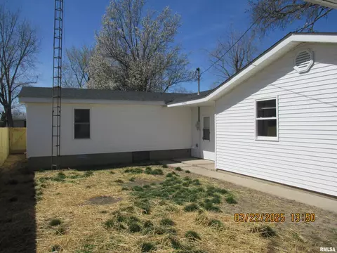 119 N Douglas St, Centralia, IL 62801 photo 2
