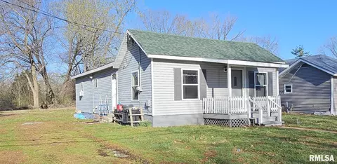 321 S Lackey St, Salem, IL 62881 photo 2