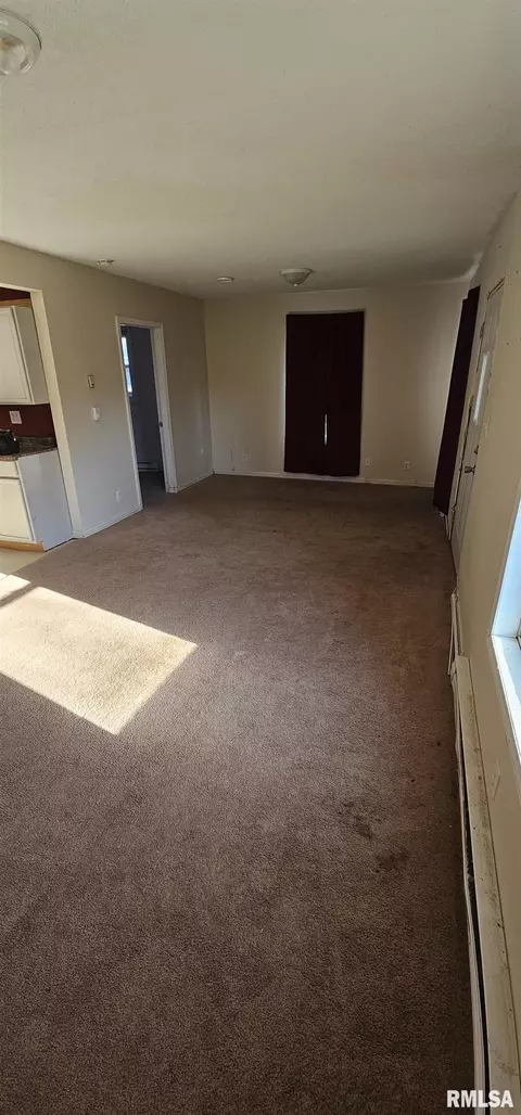 321 S Lackey St, Salem, IL 62881 photo 4