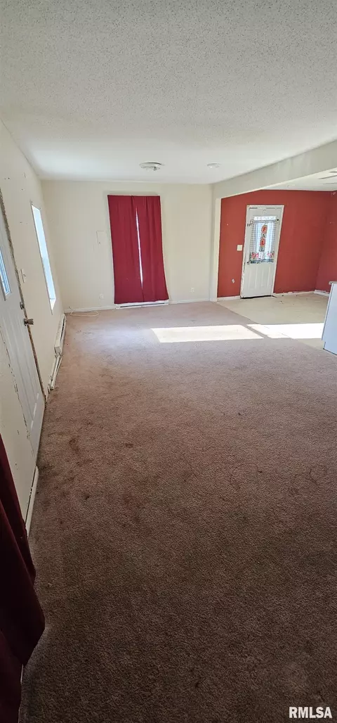 321 S Lackey St, Salem, IL 62881 photo 3