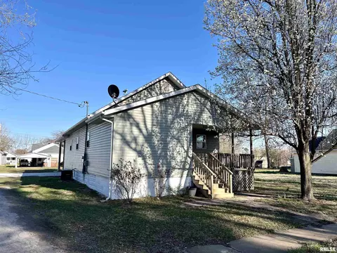 210 N Horn St, West Frankfort, IL 62896