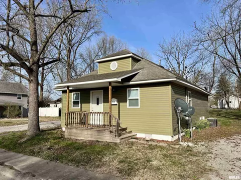 512 N Madison St, West Frankfort, IL 62896