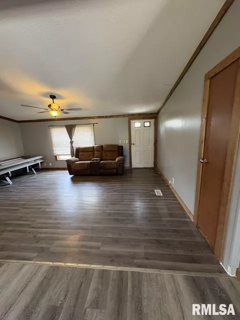 412 N Main St, Ewing, IL 62836 photo 7