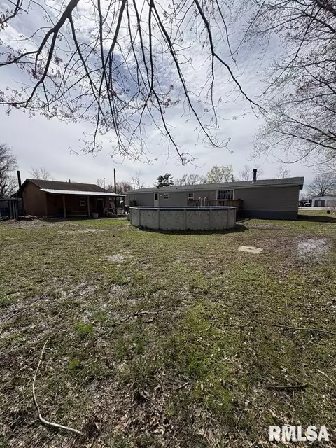 412 N Main St, Ewing, IL 62836 photo 3