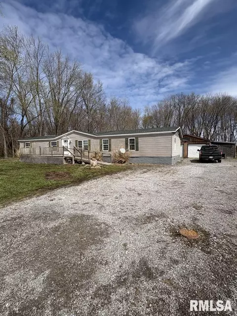 412 N Main St, Ewing, IL 62836 photo 2