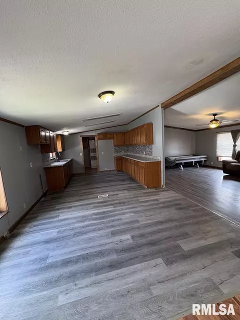 412 N Main St, Ewing, IL 62836 photo 11