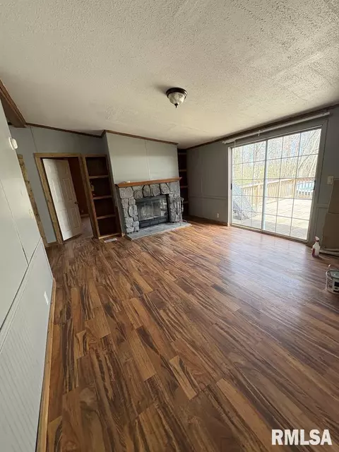 412 N Main St, Ewing, IL 62836 photo 5