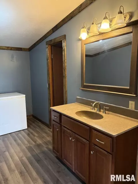 412 N Main St, Ewing, IL 62836 photo 12