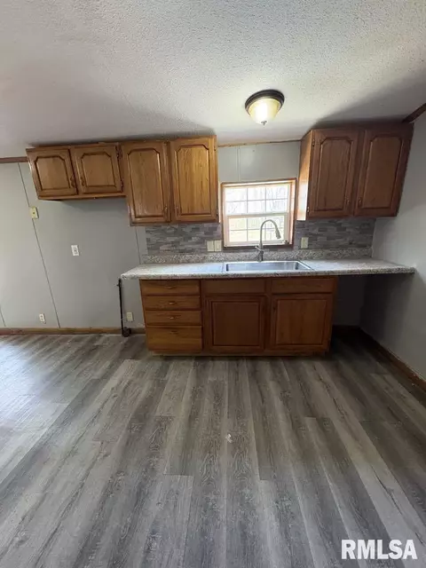 412 N Main St, Ewing, IL 62836 photo 16