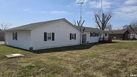 2424 Jones St, Eldorado, IL 62930 photo 4