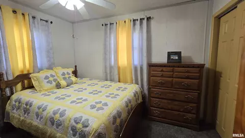 2424 Jones St, Eldorado, IL 62930 photo 18