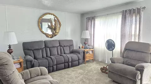 2424 Jones St, Eldorado, IL 62930 photo 8