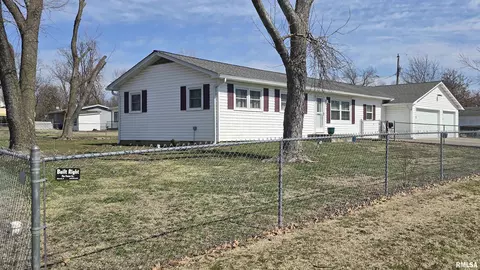 2424 Jones St, Eldorado, IL 62930 photo 2