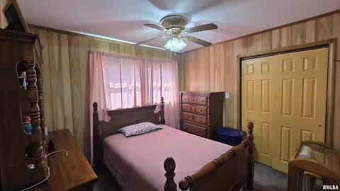 2424 Jones St, Eldorado, IL 62930 photo 13
