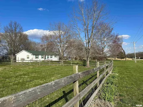 1219 Buchanan Rd, Iuka, IL 62849 photo 4