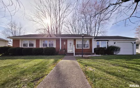 1008 Meadow Hills Dr, Mcleansboro, IL 62859