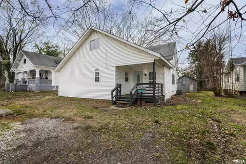 105 S 11th St, Herrin, IL 62948