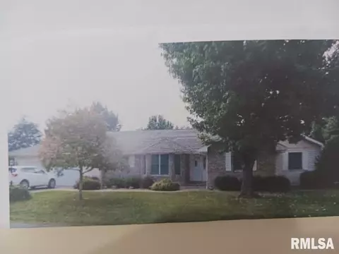 111 N Mulberry St N, Sesser, IL 62884